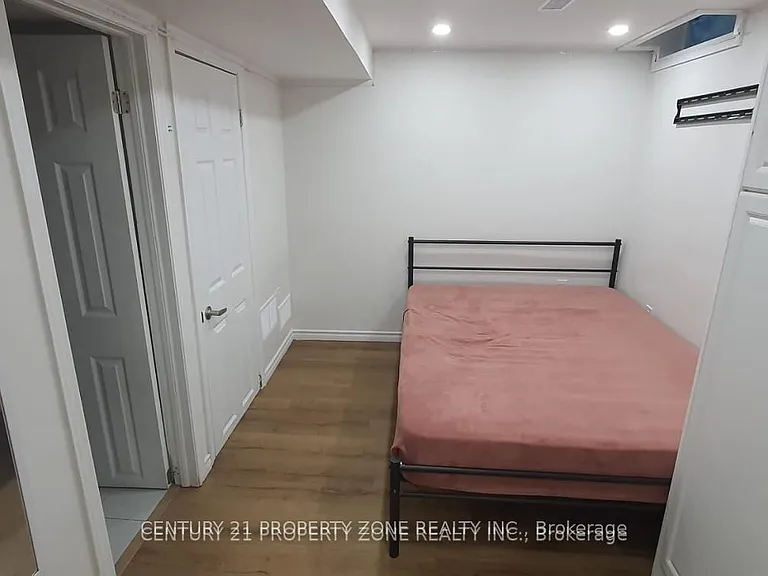 68 Hoskins Sq — Photo 4