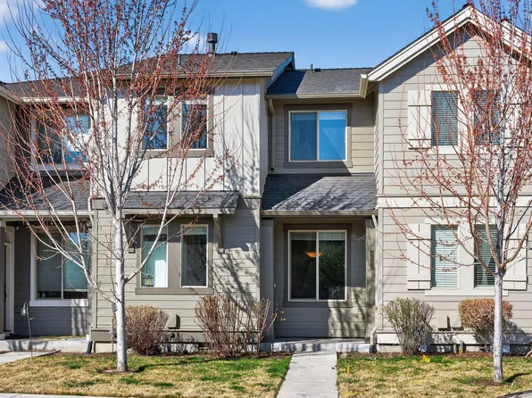 3135 SW 28th St, Redmond, OR 97756