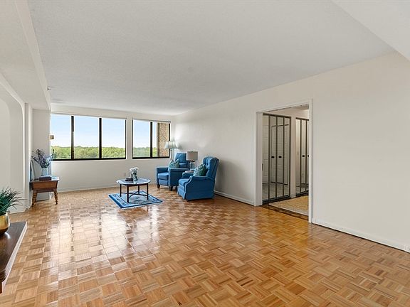 5th image of 250 Hammond Pond Pkwy APT 1002N