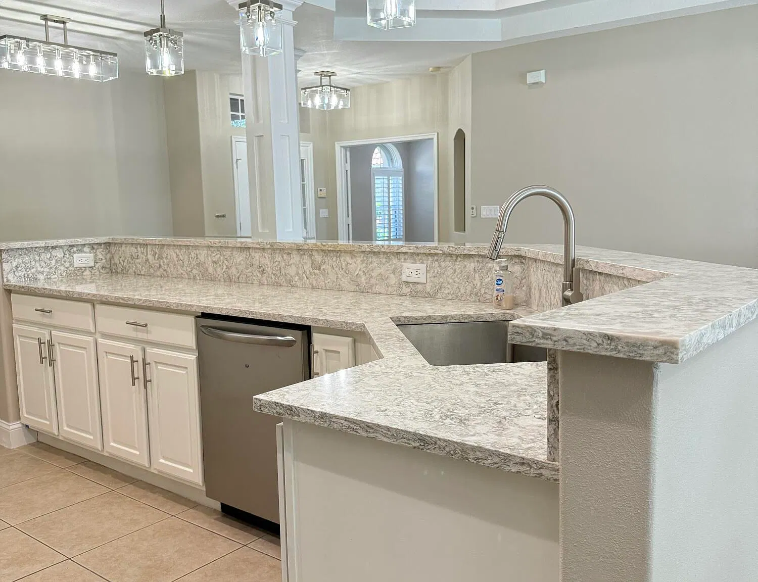 3 bed, 2.0 bath, 1943 sqft, $3,500 — Photo 2