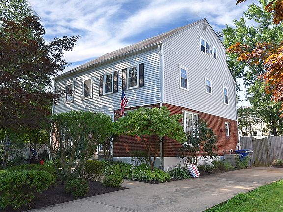 2nd image of 2205 Sweetbriar Dr