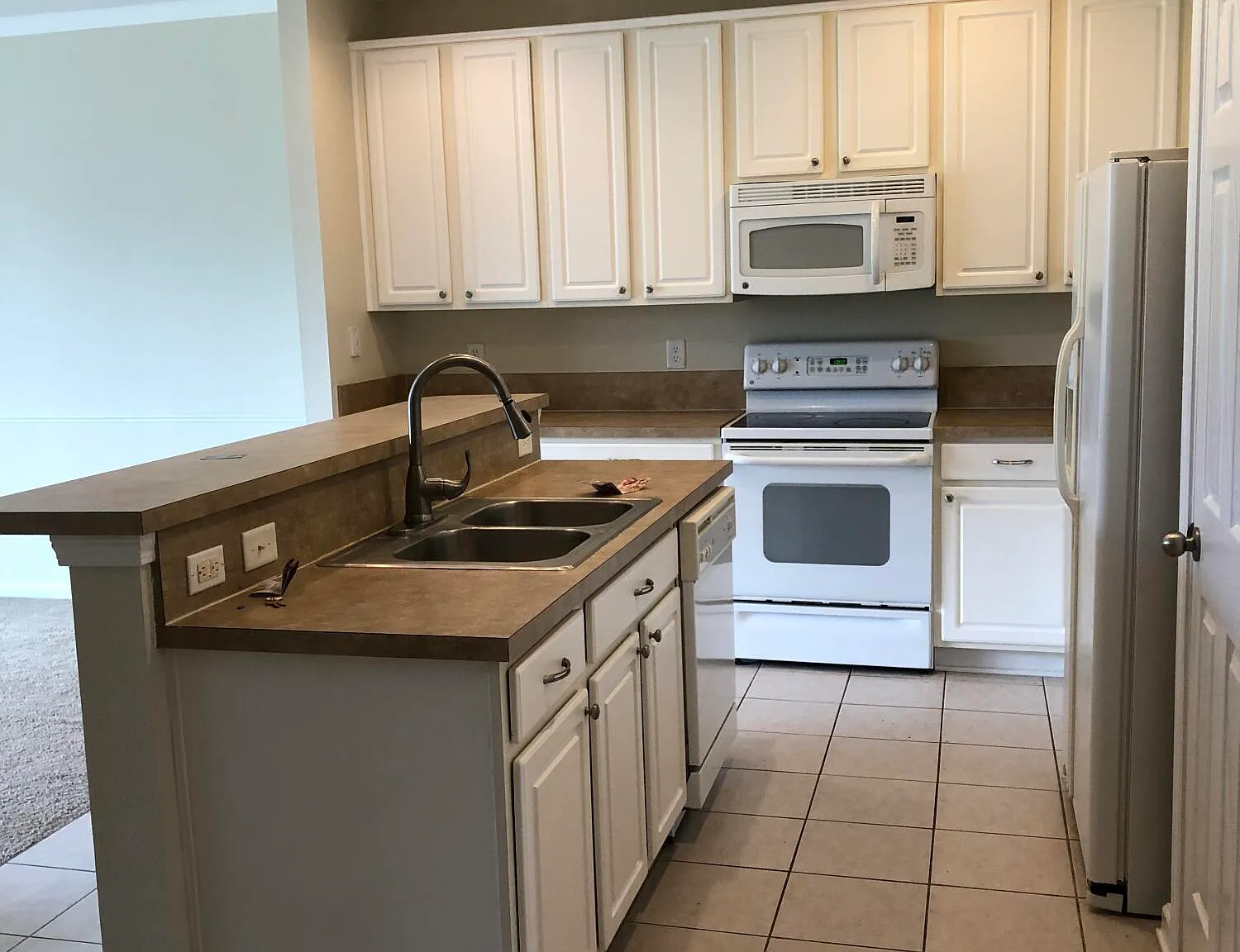 3 bed, 2.5 bath, 1456 sqft, $1,795 — Photo 2