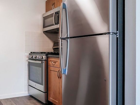 4th image of 229 Chrystie St APT 528