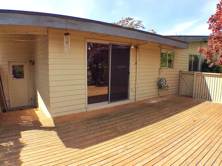 15220 NE 3rd Pl — Photo 22
