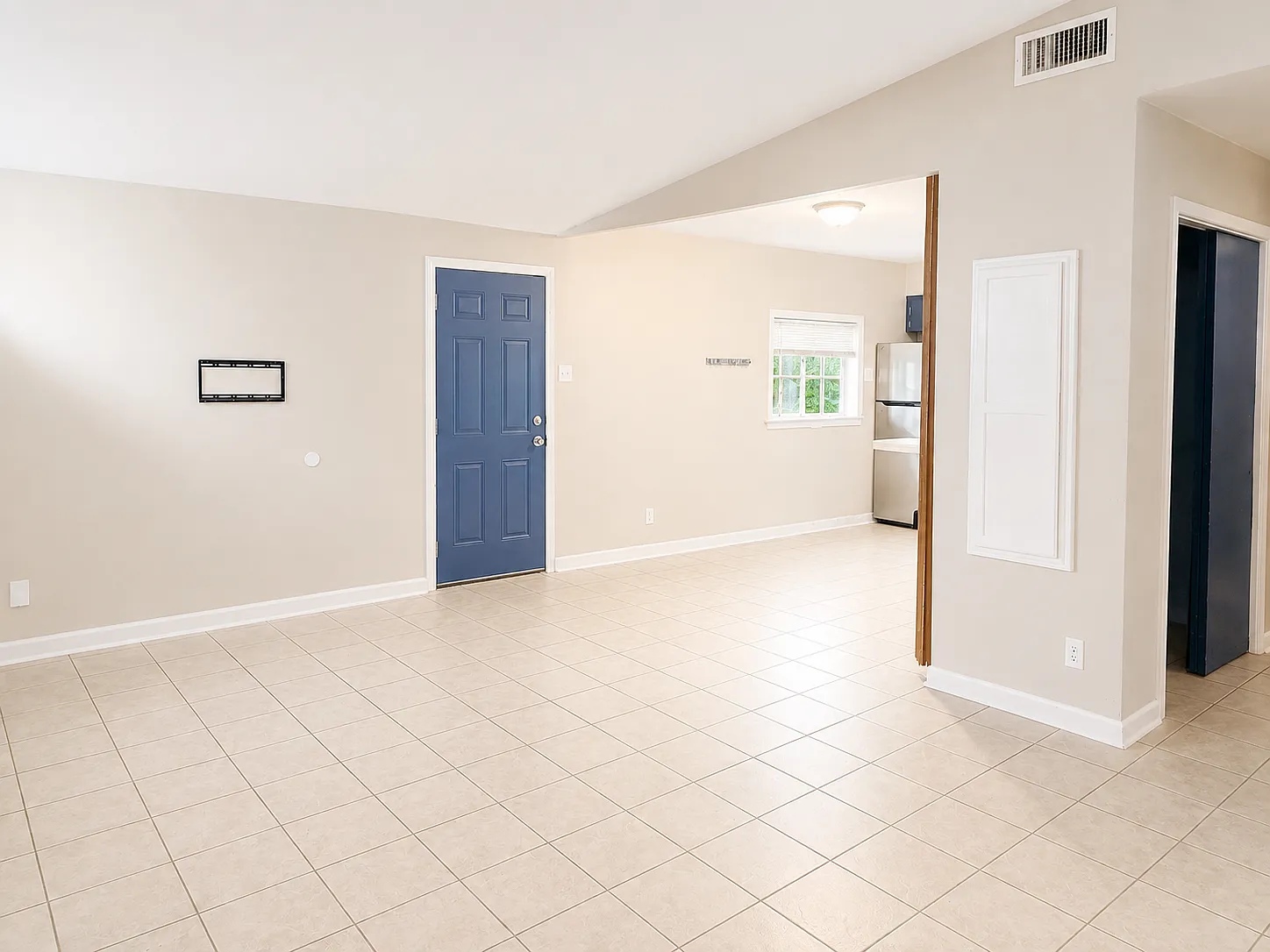 3 bed, 1.5 bath, 1115 sqft, $1,550 — Photo 3