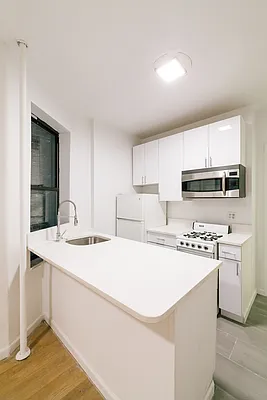 Rented by Bond New York | media 1