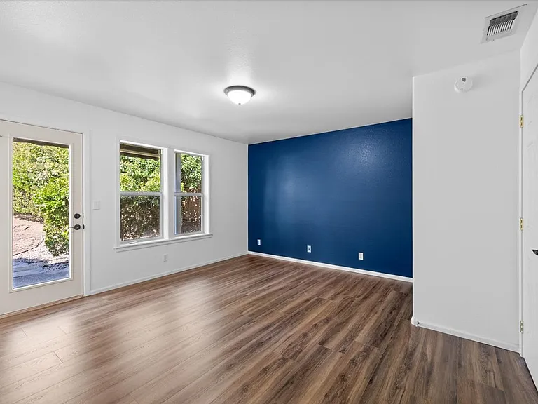235 Jackson Creek Dr — Photo 14