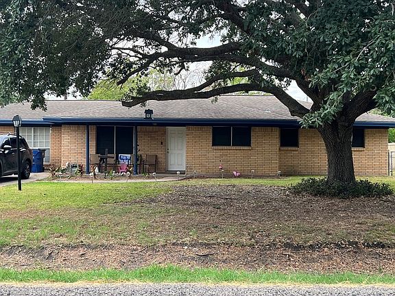 3rd image of 210 E Austin Ave