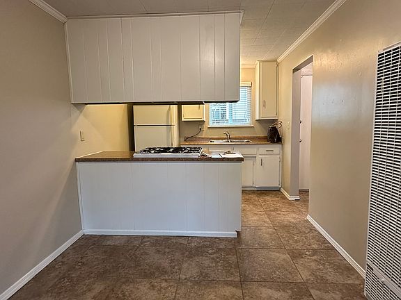 4th image of 118 Vista Del Mar Ave #2