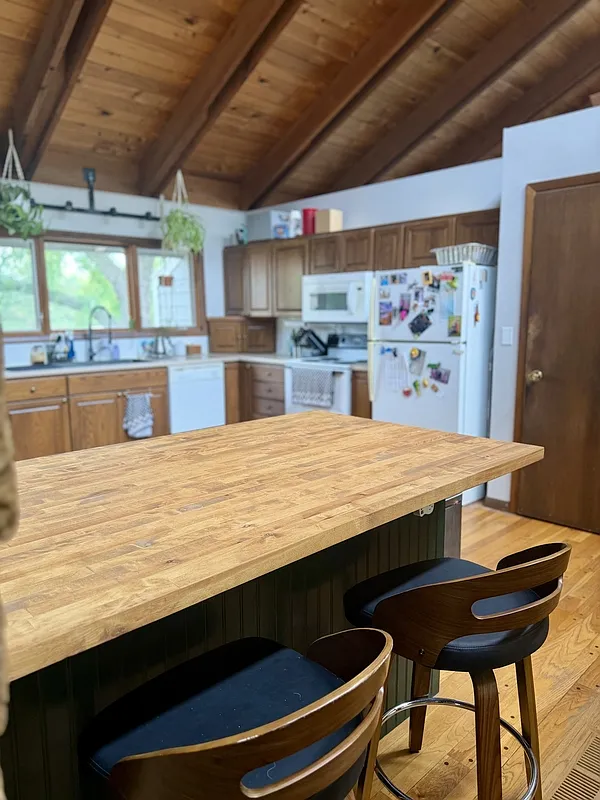 4 bed, 2.0 bath, 2560 sqft, $2,695 — Photo 3