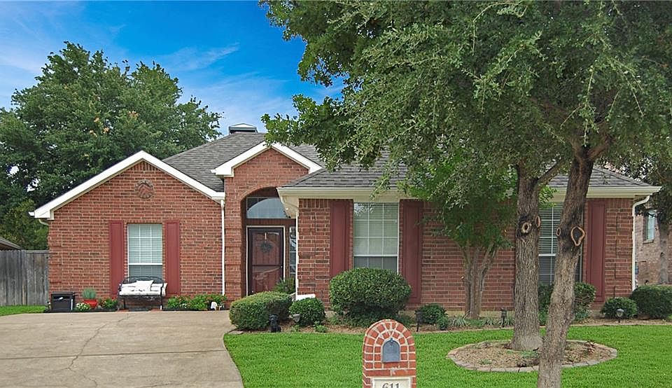 1st image of 611 Wyndham Cir