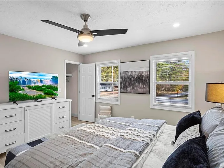 5750 Old Gordon Rd — Photo 25