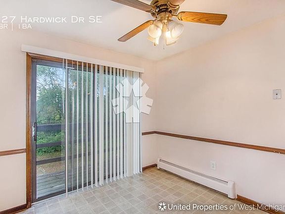 3rd image of 927 Hardwick Dr SE