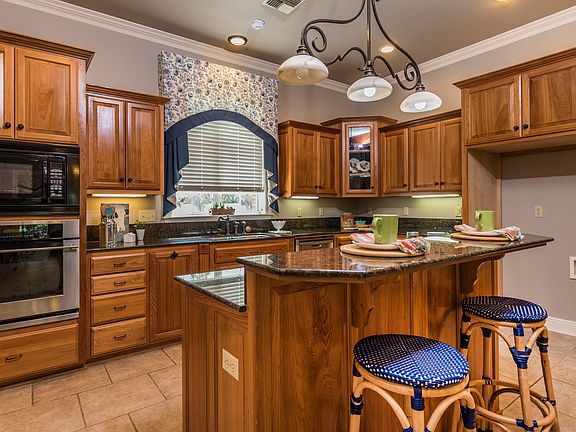 3rd image of 203 Troon Dr