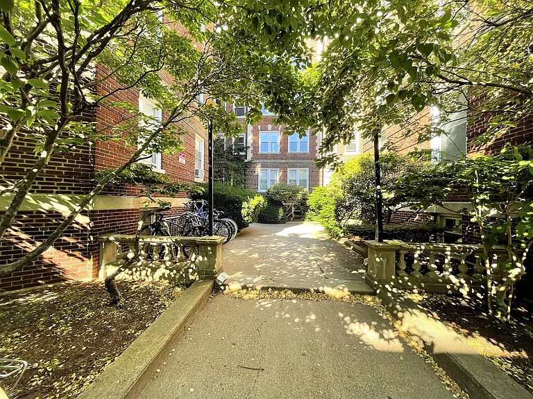 5-7 Craigie Cir #43 — Photo 11