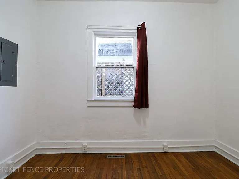 605 Mathews St — Photo 11