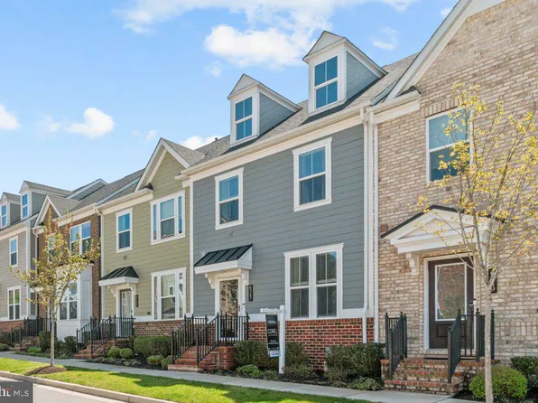 6247 Islington St, Middle River, MD 21220