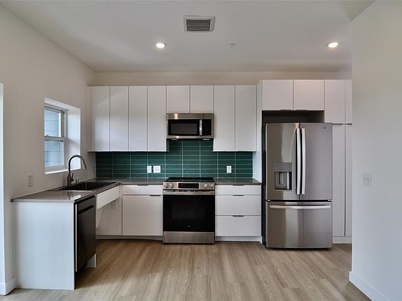 5th image of 1309 Chicon St #507