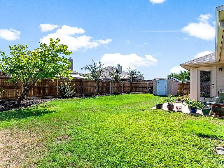 3504 Northpointe Dr — Photo 24
