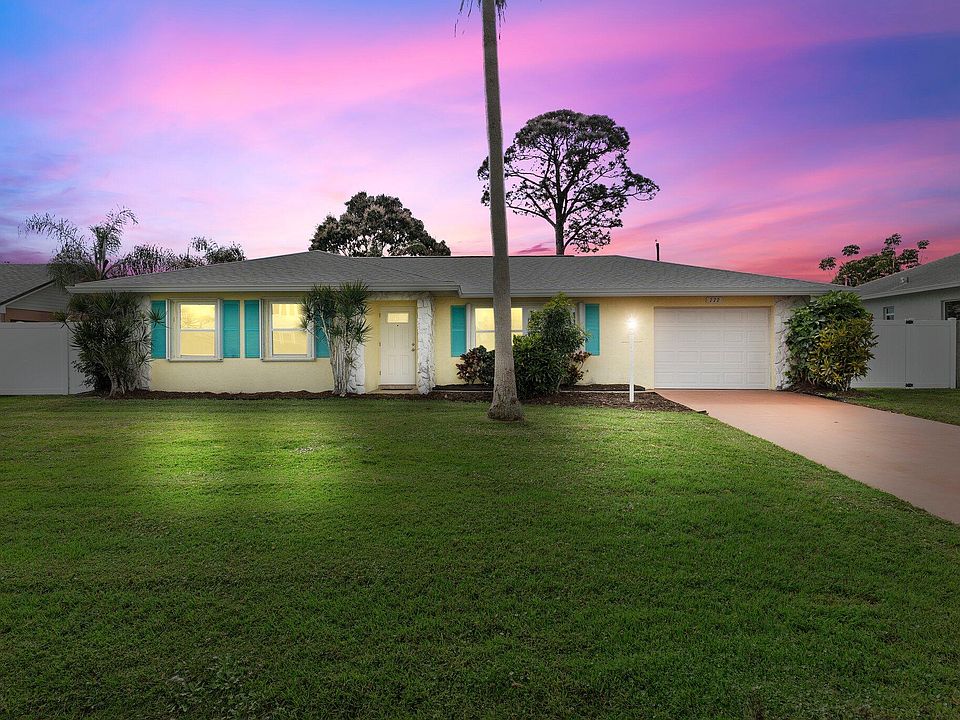 1st image of 772 SE Thornhill Drive