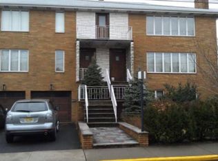 150 Washington Ave, Fort Lee, NJ 07024