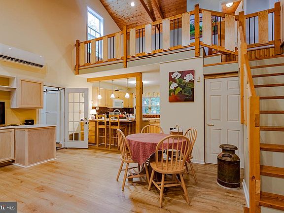 4th image of 127 Slack Ln