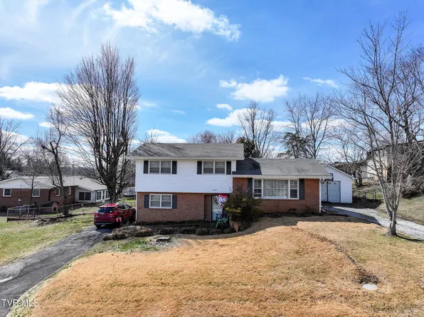 300 Colonial Cir, Greeneville, TN 37745