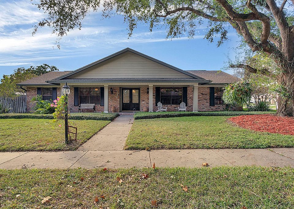 1st image of 1096 Howell Harbor Dr