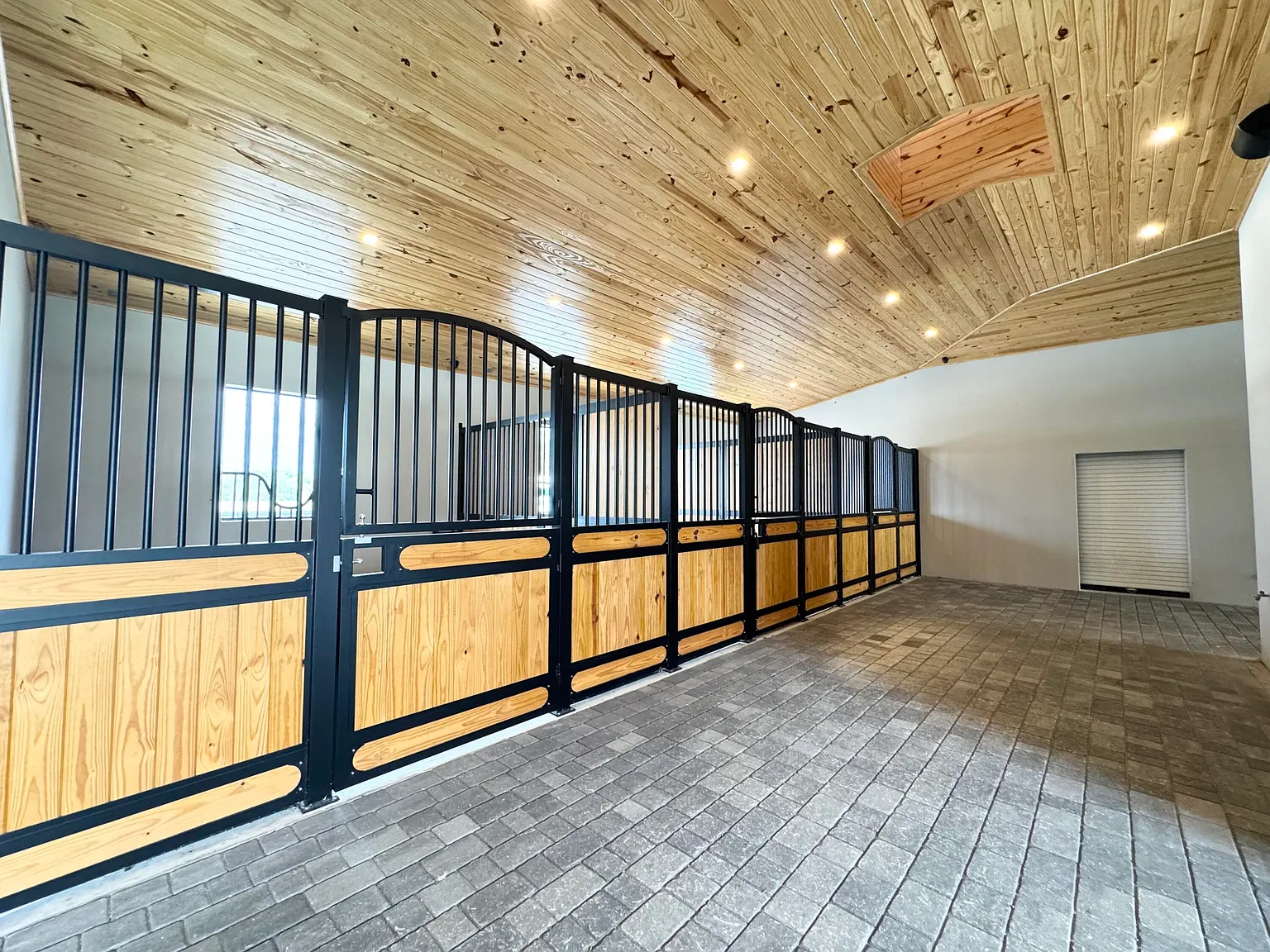 1 bed, 2.0 bath, 1443 sqft, $1,400 — Photo 1