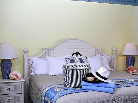 4th image of 250 Estero Blvd #605