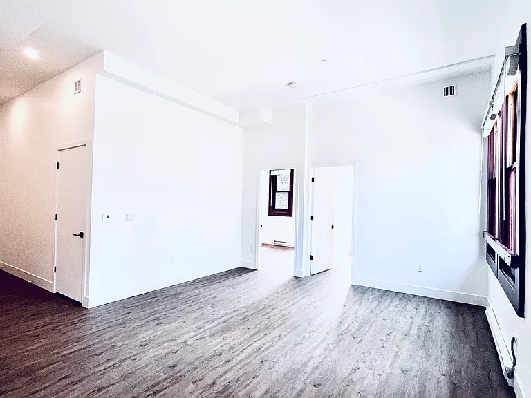 1523 Davie St #302 — Photo 13