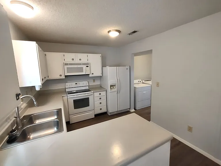 8218 Knights Bridge Rd — Photo 6