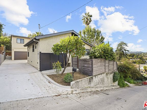2nd image of 4762 Charters Ave