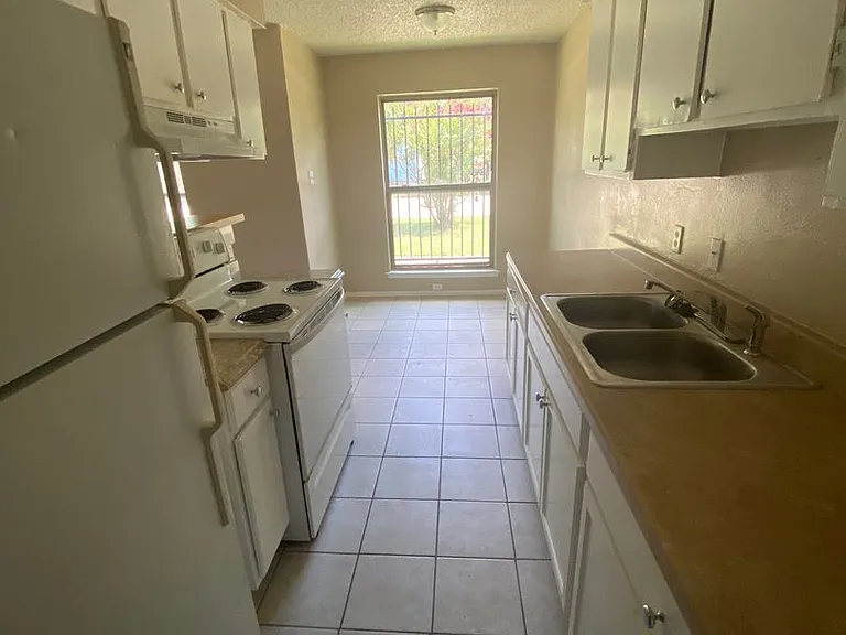 904 Isbell Rd — Photo 5
