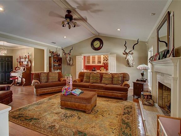 5th image of 908 Canyon Dr