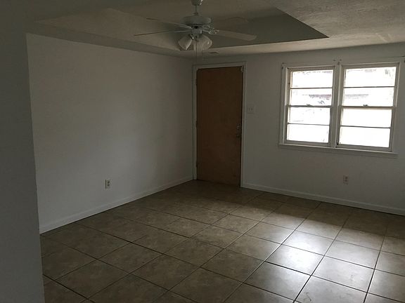 4th image of 5904 N Kent Dr #A & B