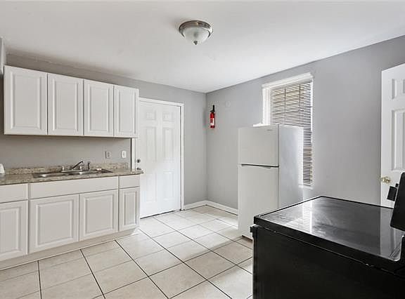 4th image of 2812 Louisiana Ave #A