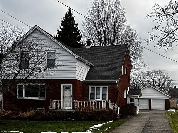 2nd image of 121 Wanda Ave