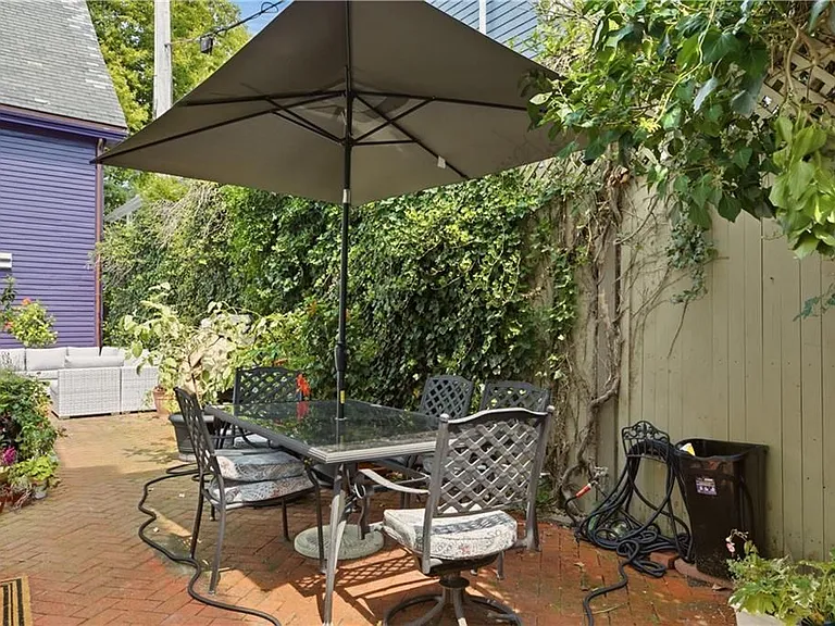 92 Pelham St — Photo 27