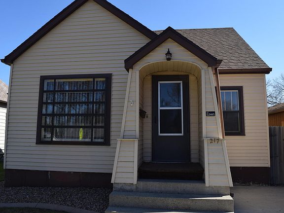 5th image of 217 3rd Ave E