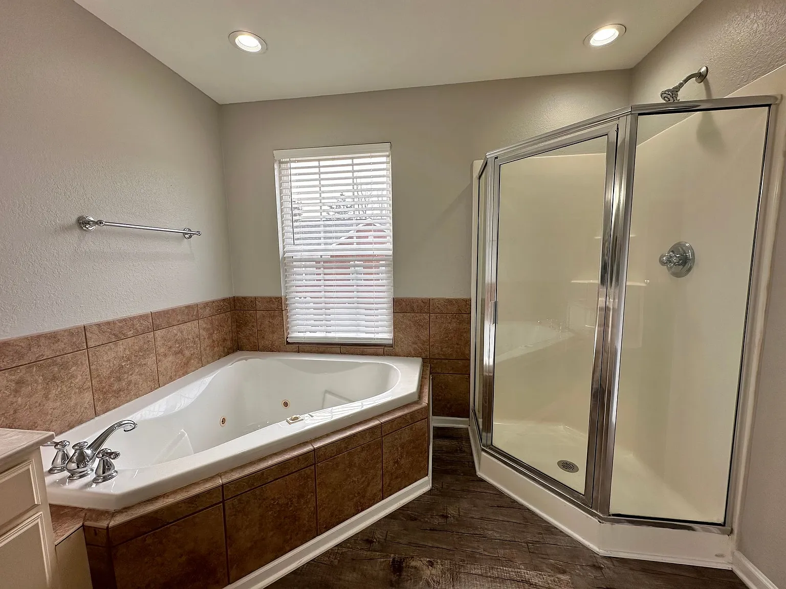 Fox Springs Condos — Photo 4