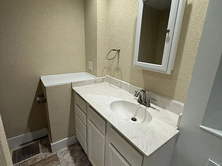 1209 S Lincoln St — Photo 7