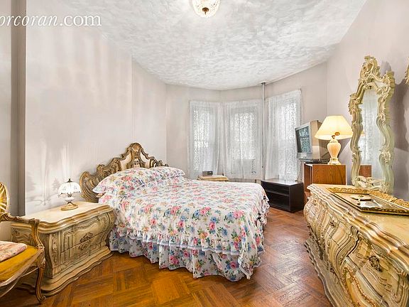 5th image of 256 Midwood St