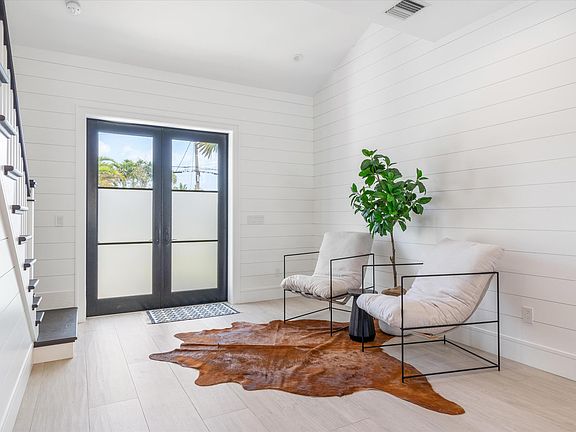 5th image of 851 SE 5th Terrace