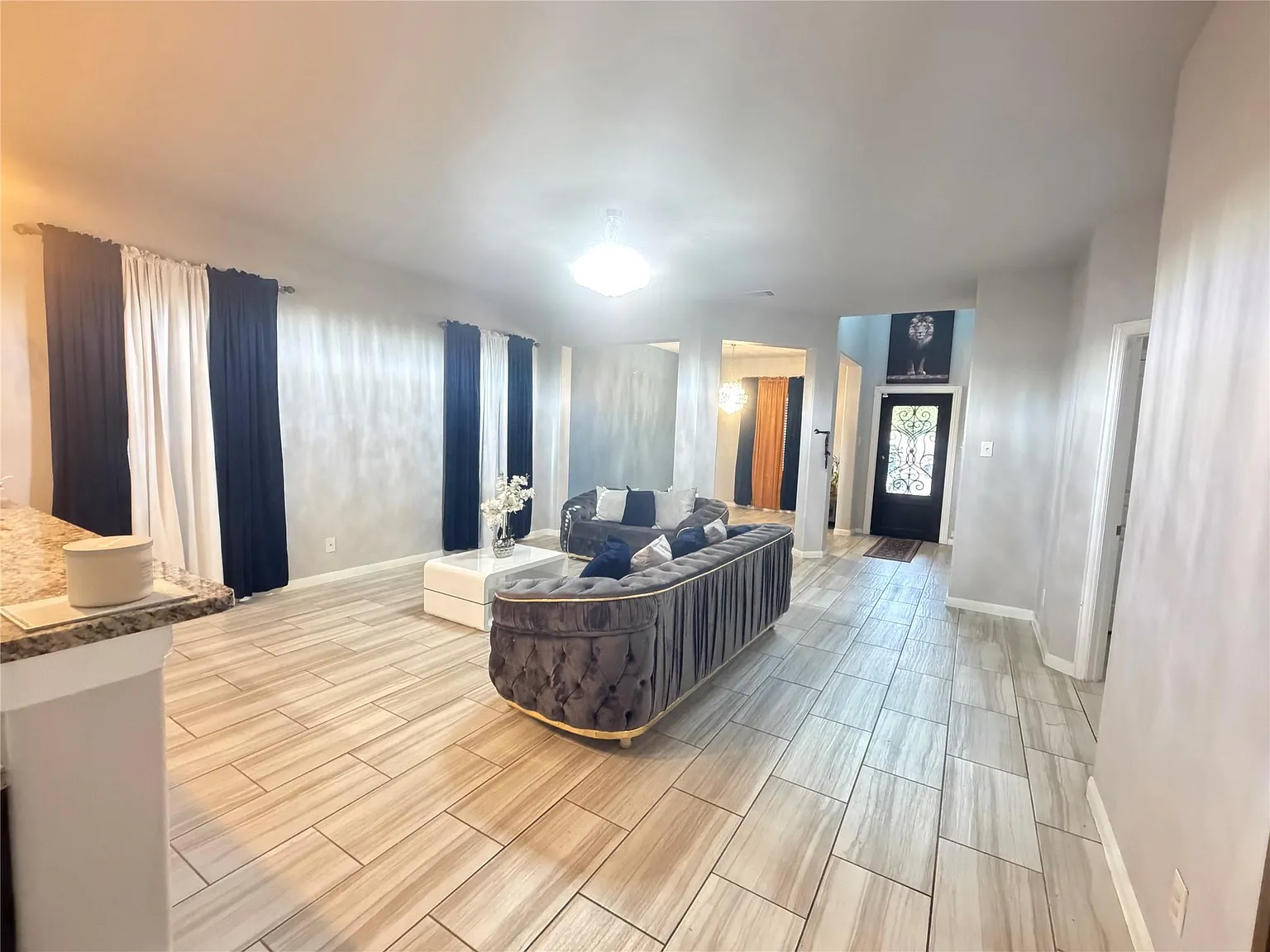 4 bed, 2.5 bath, 2320 sqft, $2,700 — Photo 4