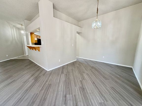 5th image of 381 Verbena Ave