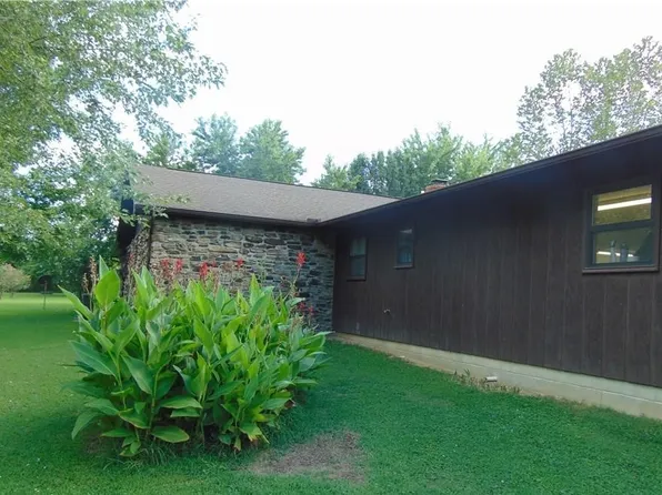 1420 Hickman Ln, Green Forest, AR 72638