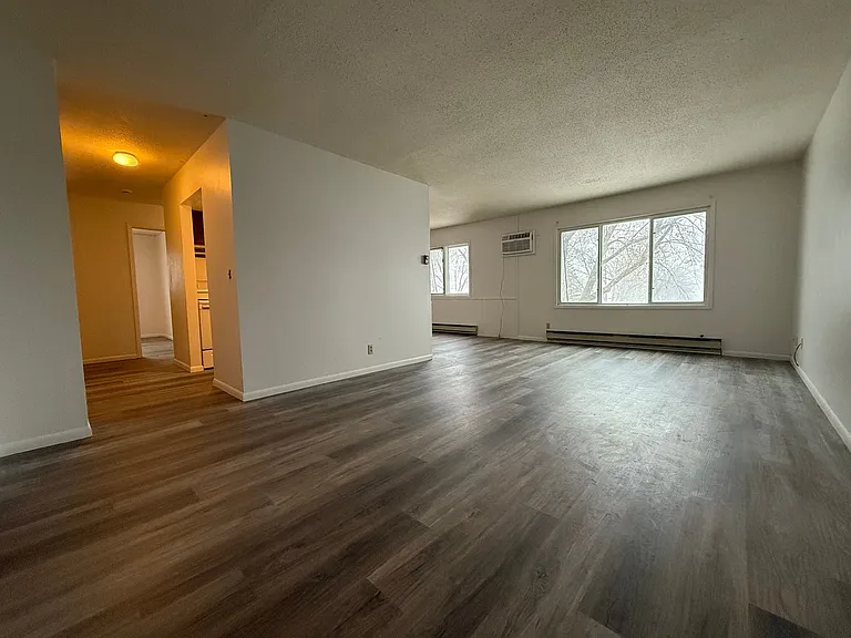 1116 2nd Street SE - Uptown Apartments — Photo 27