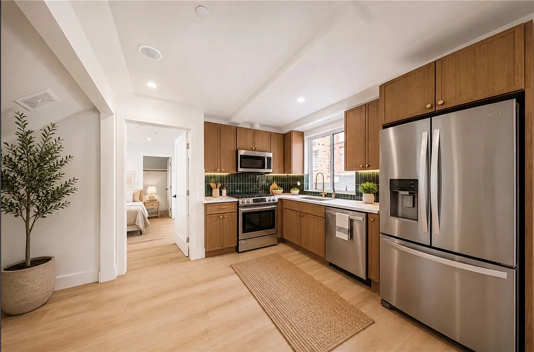 3 bed, 1186 sqft, $4,028 — Photo 2