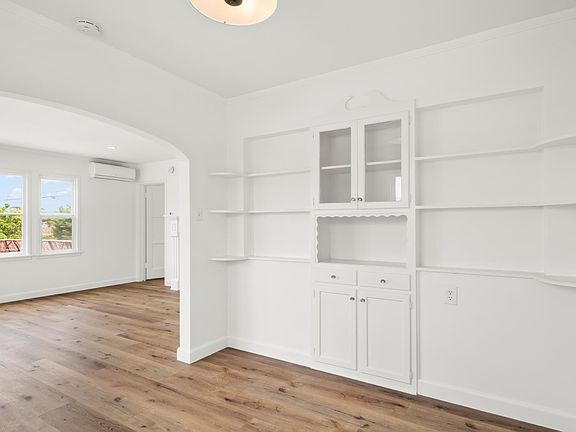 3rd image of 1520 Ocean Park Blvd APT D